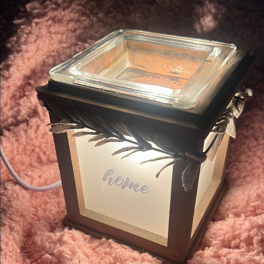 Scentsy Brown and Green Lantern with Natural Accents